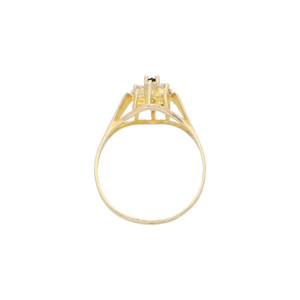 Anillo estilizado con circonias y zafiro en oro amarillo 14 kilates.