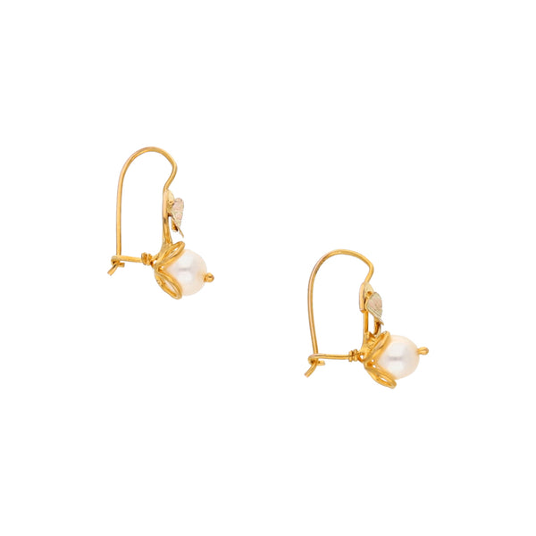 Aretes diseño especial con perlas en oro amarillo 10 kilates.