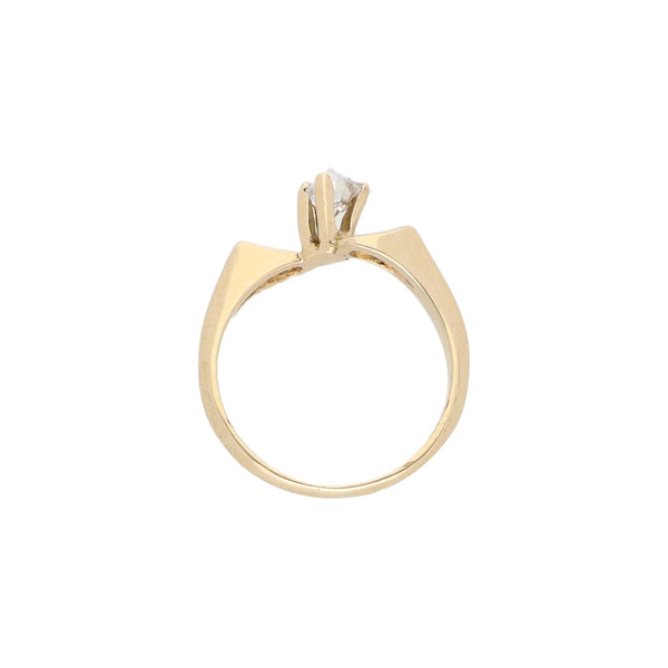 Anillo solitario con circonia en oro amarillo 14 kilates.