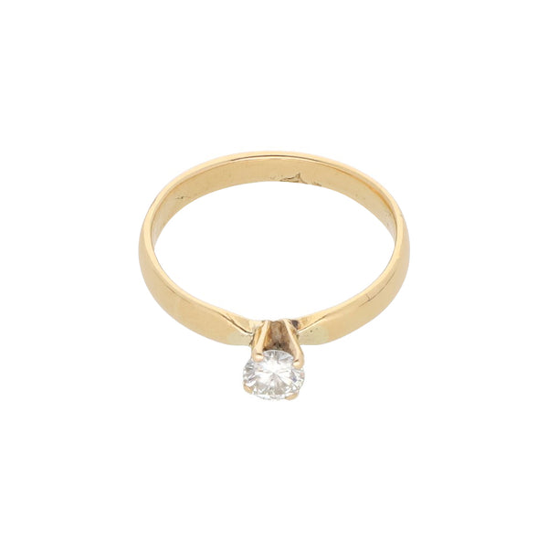 Anillo solitario con diamante en oro amarillo 18 kilates.