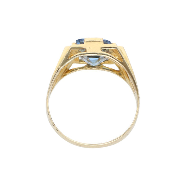 Anillo tipo sello con sintético en oro amarillo 10 kilates.