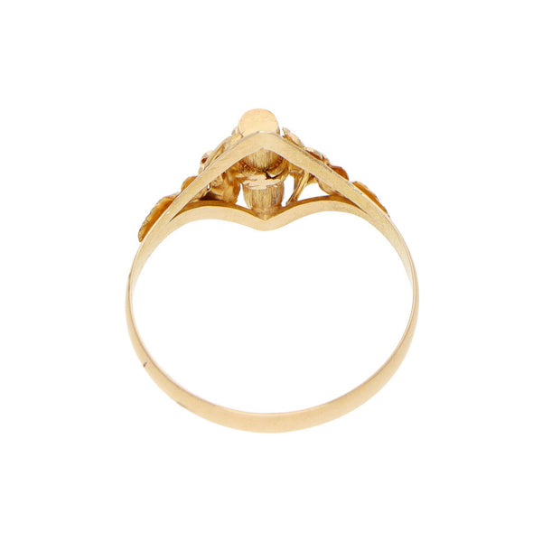 Anillo diseño especial motivo floral en oro amarillo 18 kilates.