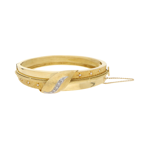 Pulsera de arillo ovalada articulada con diamantes en oro amarillo 18 kilates.