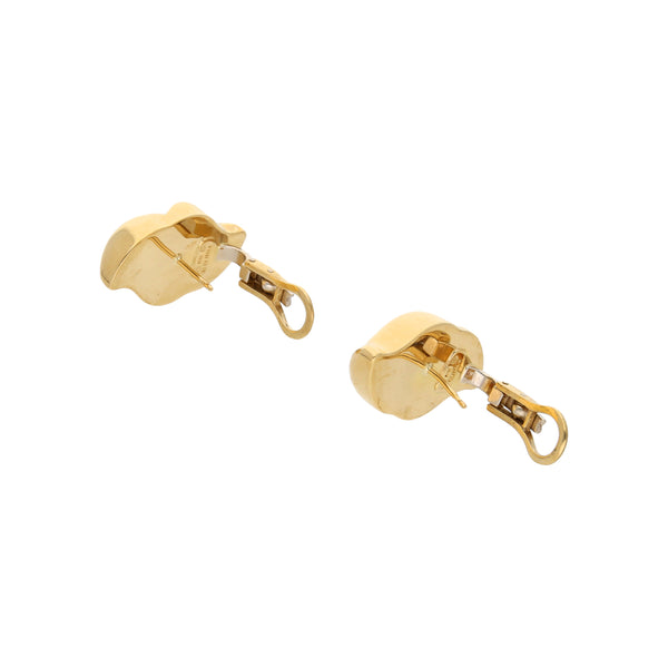 Aretes huecos en oro amarillo 18 kilates.