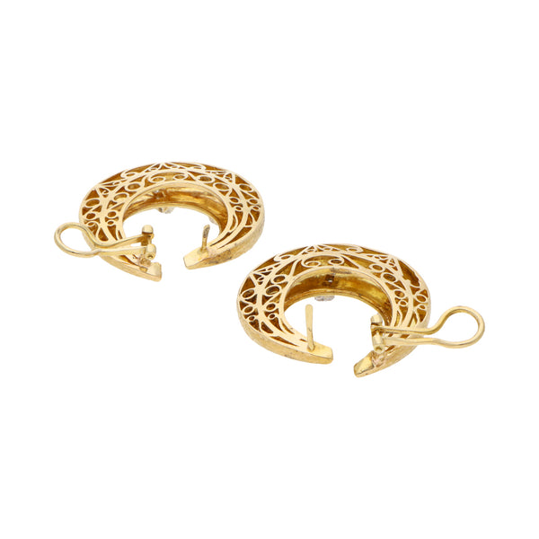 Aretes diseño especial con diamantes en oro amarillo 18 kilates.