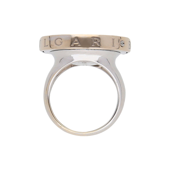 Anillo diseño italiano firma Bvlgari con ónix en acero y oro blanco 18 kilates.