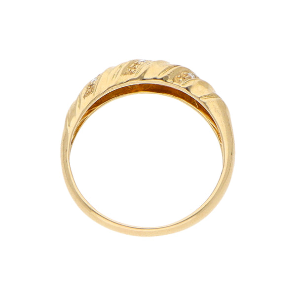 Anillo acanalado con diamantes en oro amarillo 18 kilates.