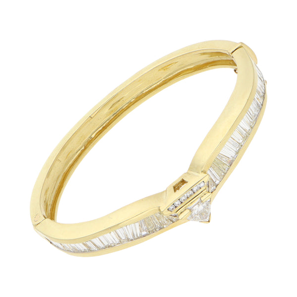 Brazalete articulado con diamantes en oro amarillo 18 kilates.