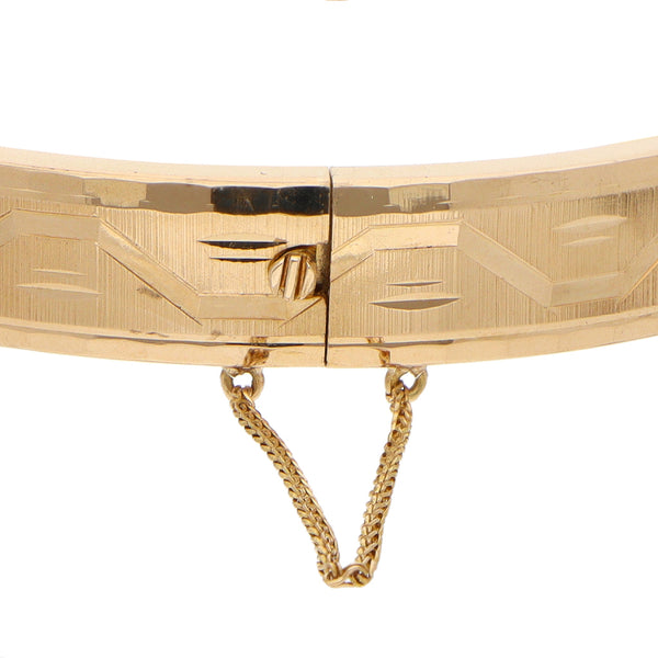 Pulsera de arillo articulada labrada en oro amarillo 18 kilates.
