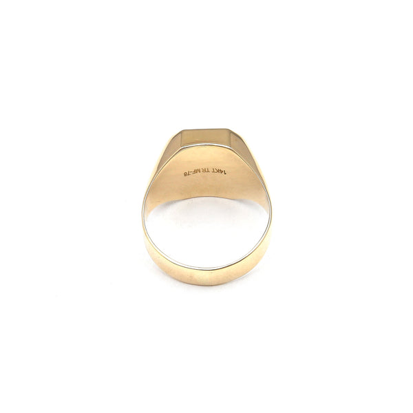 Anillo tipo sello en oro amarillo 14 kilates.