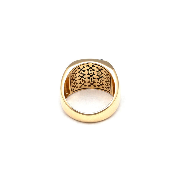 Anillo tipo sello motivo calavera con ónix y esmalte en oro amarillo 14 kilates.