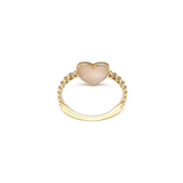 Anillo calado motivo corazón con madre perla en oro amarillo 14 kilates.