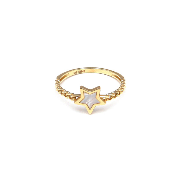 Anillo calado motivo estrella con madre perla en oro amarillo 14 kilates.