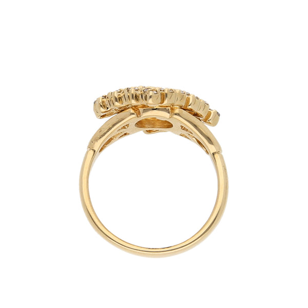 Anillo calado con diamantes en oro amarillo 14 kilates.