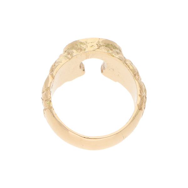 Anillo barroco motivo herradura en oro amarillo 18 kilates.