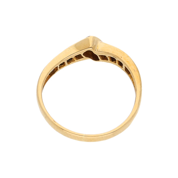 Anillo diseño especial con diamantes y sintéticos en oro amarillo 18 kilates.