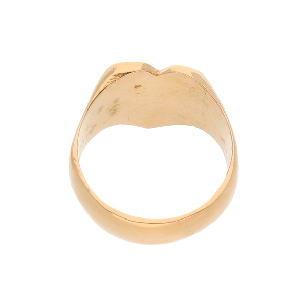 Anillo tipo sello motivo corazón en oro amarillo 18 kilates.