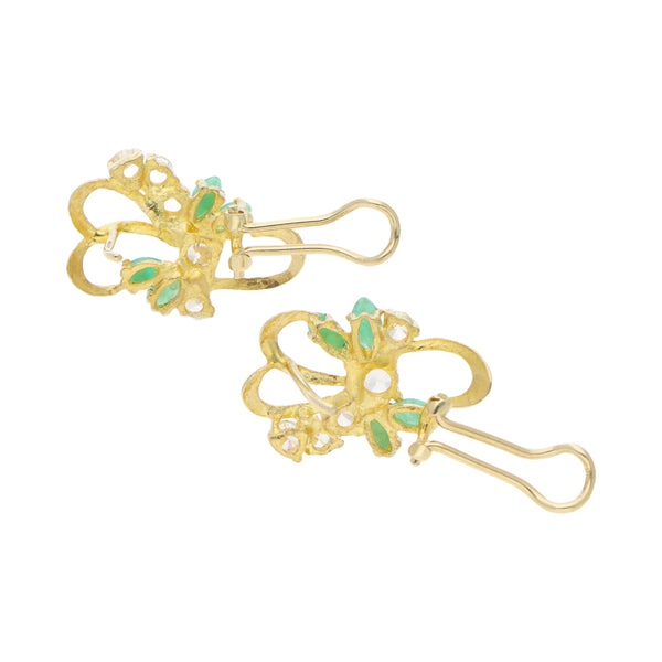 Aretes calados con esmeraldas y circonias en oro amarillo 14 kilates.