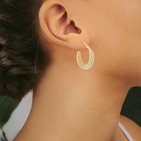 Arracadas diseño especial en oro amarillo 14 kilates.