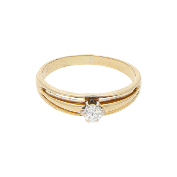 Anillo solitario con diamante en oro amarillo 14 kilates.