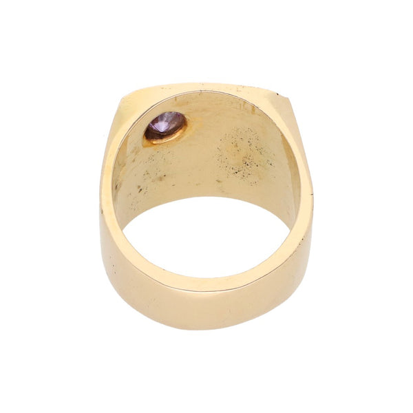 Anillo tipo sello con sintético en oro amarillo 14 kilates.