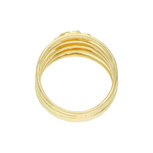 Anillo calado motivo flor en oro amarillo 18 kilates.