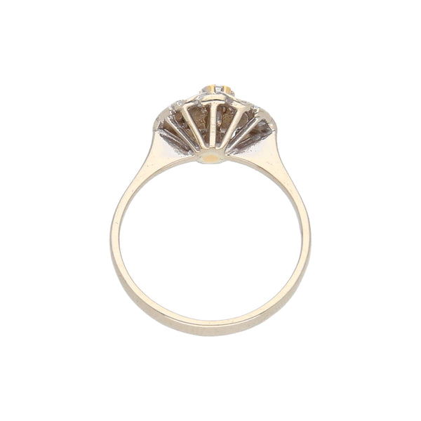 Anillo diseño especial con diamante y esmalte en oro blanco 18 kilates.