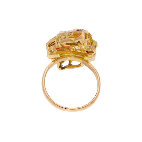 Anillo estilizado con perlas, sintéticos y turquesas en oro amarillo 18 kilates.