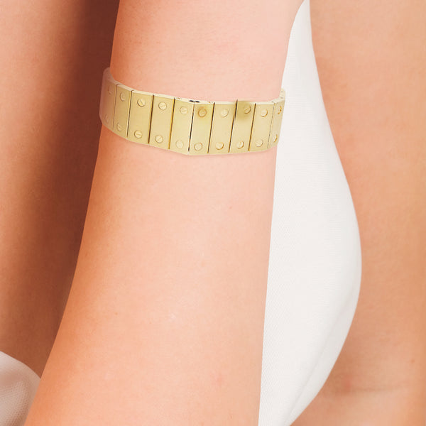 Pulsera eslabón articulado motivo tornillos simulados firma Cartier en oro amarillo 18 kilates.