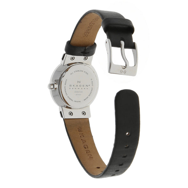 Reloj Skagen para dama caja en acero inoxidable correa piel.