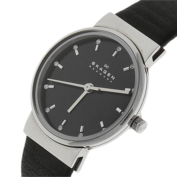 Reloj Skagen para dama caja en acero inoxidable correa piel.