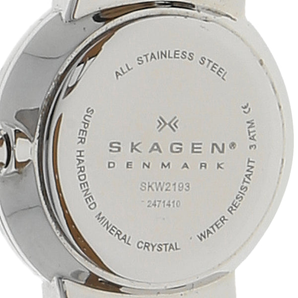 Reloj Skagen para dama caja en acero inoxidable correa piel.