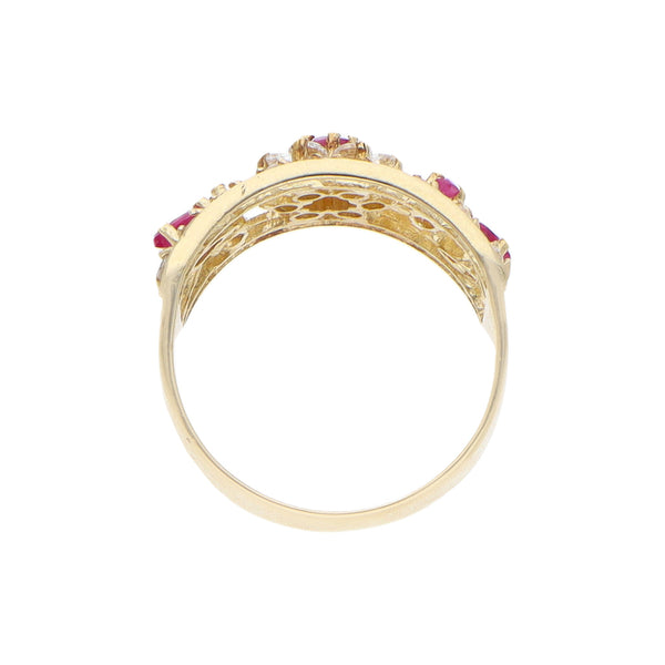 Anillo calado motivo floral con circonias y rubíes en oro amarillo 14 kilates.