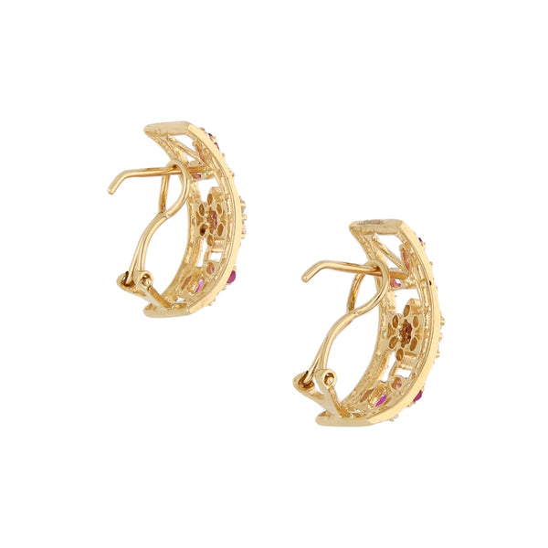 Aretes calados motivo floral con rubíes y circonias en oro amarillo 14 kilaters.