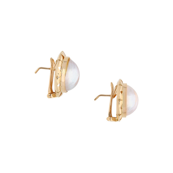 Aretes estilizados calados con perlas en oro amarillo 14 kilates.