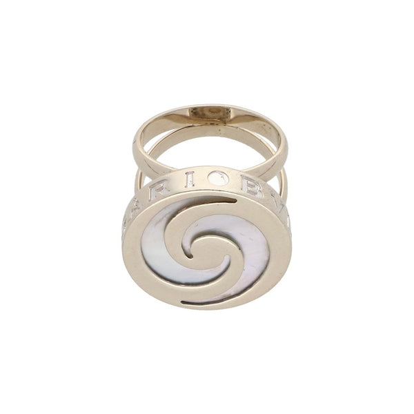 Anillo diseño especial con madre perla en oro blanco 14 kilates.