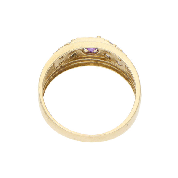 Anillo diseño especial con sintéticos en oro amarillo 10 kilates.