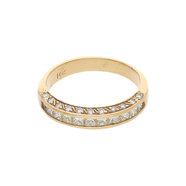 Anillo diseño especial con diamantes en oro amarillo 14 kilates.