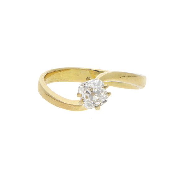 Anillo solitario con diamante en oro amarillo 18 kilates.