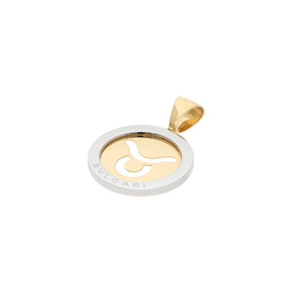 Dije calado firma Bvlgari en acero y oro amarillo 18 kilates.