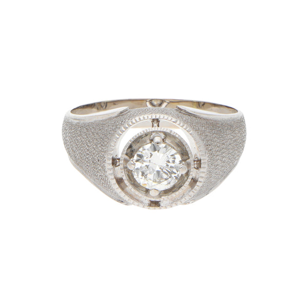 Anillo calado con diamante en oro blanco 10 kilates.