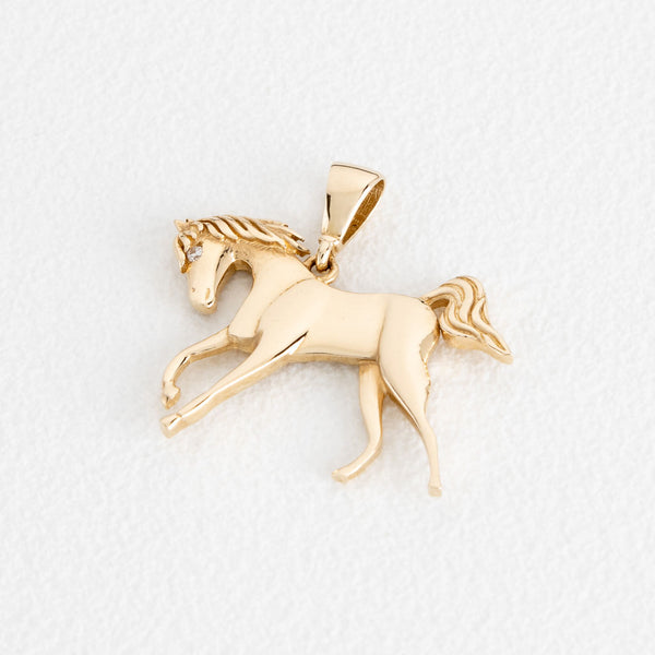 Dije diseño especial motivo caballo en oro amarillo14 kilates.