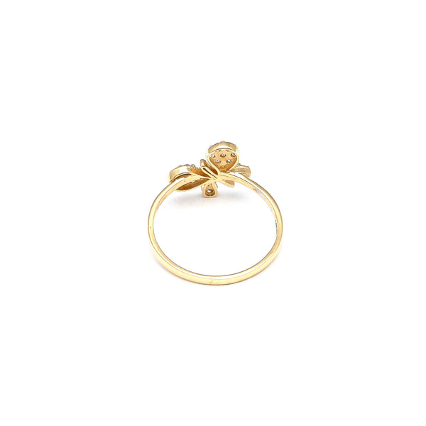 Anillo liso motivo libélula con circonias en oro amarillo 14 kilates.