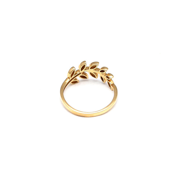 Anillo diseño especial motivo hojas con circonias en oro amarillo 14 kilates.