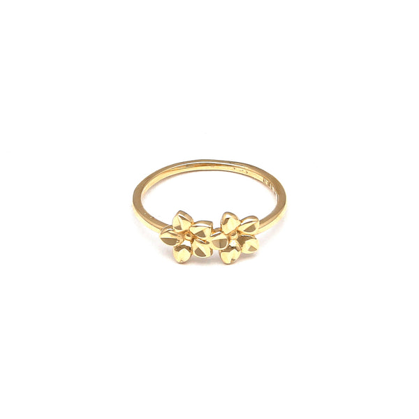 Anillo diseño especial motivo flores en oro amarillo 14 kilates.