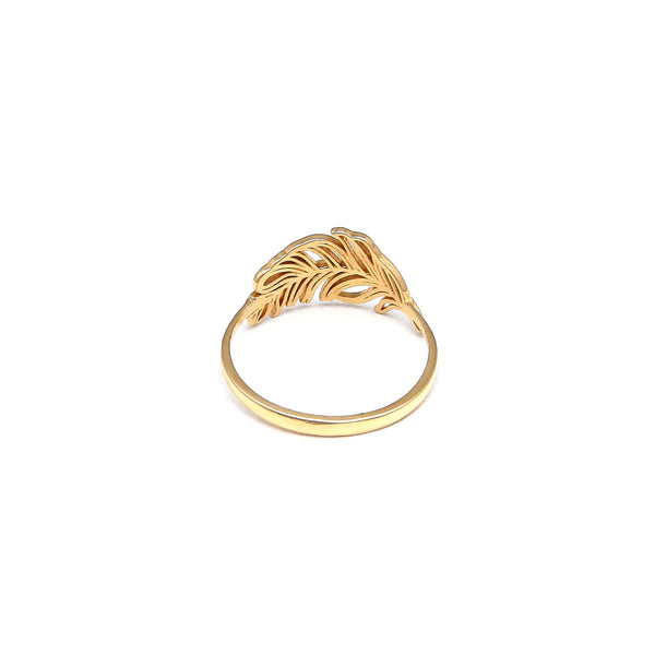 Anillo calado motivo hojas en oro amarillo 14 kilates.