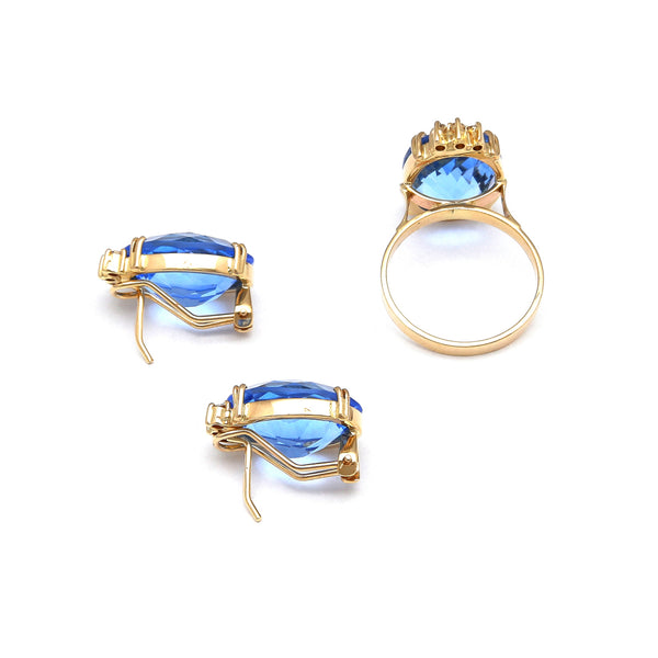 Juego de anillo y aretes diseño especial con diamantes y topacios azules en oro amarillo 14 kilates.