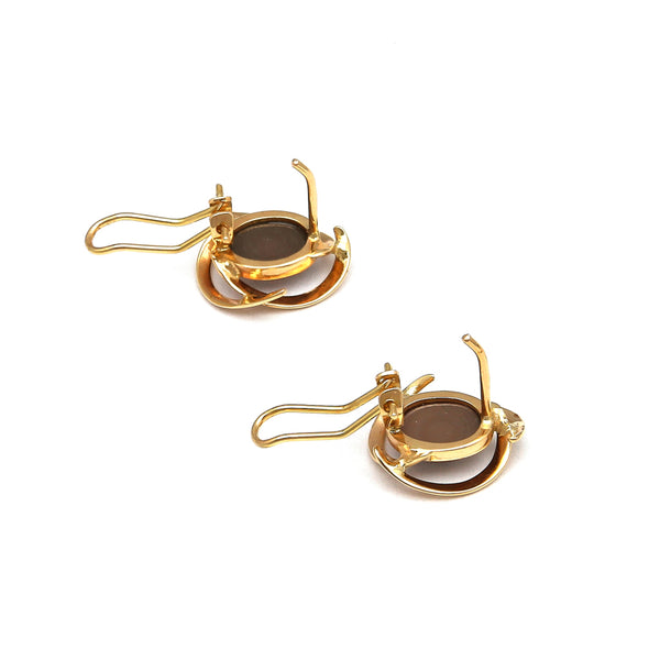 Juego de anillo y aretes calados con café estrella en oro amarillo 14 kilates.