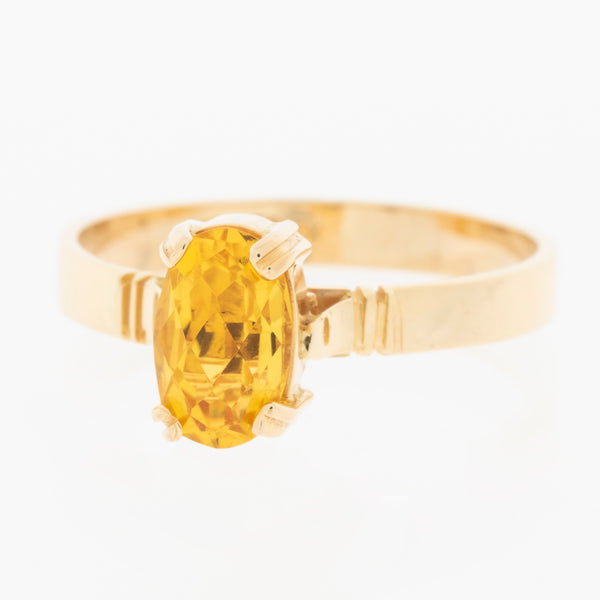 Anillo diseño especial con citrino en oro amarillo 14 kilates.