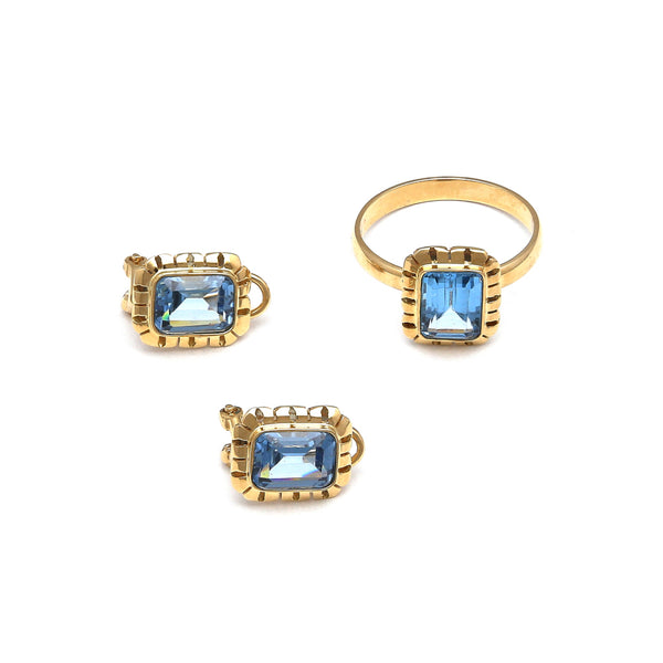 Juego de anillo y aretes estilizados con topacios sky blue en oro amarillo 14 kilates.